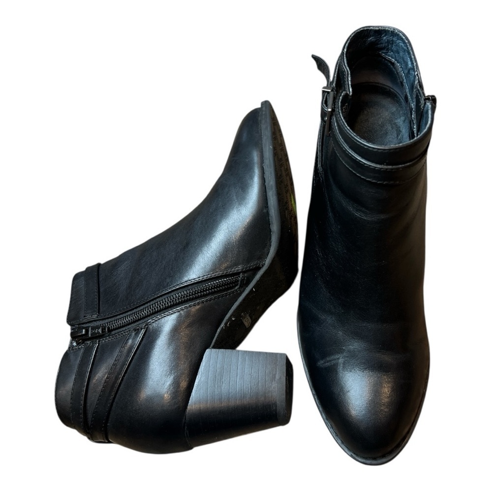 Vionic Upton ankle boots black leather a side zipper closure, a block heel